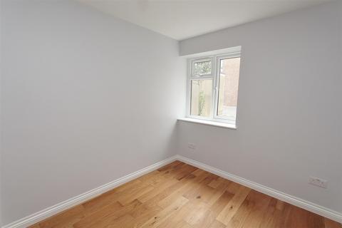 2 bedroom apartment to rent, High Street, Keynsham, Bristol