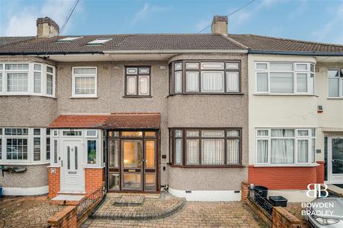 3 bedroom terraced house for sale, Ascot Close, Hainault