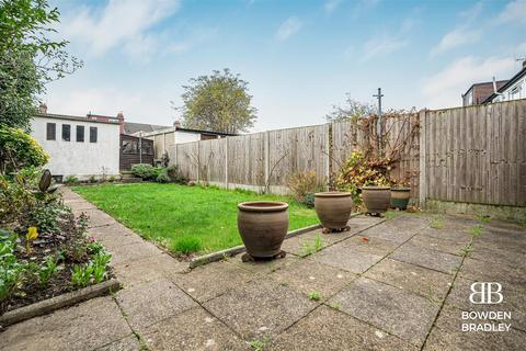 3 bedroom terraced house for sale, Ascot Close, Hainault