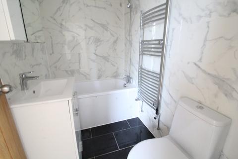 2 bedroom semi-detached house to rent, Beulah Road, Thornton Heath, CR7