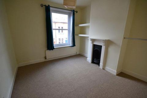 2 bedroom terraced house to rent, Avenue Road Extension, Leicester