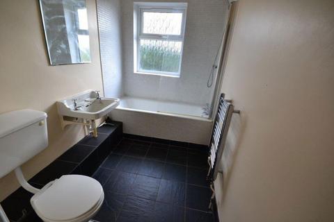 2 bedroom terraced house to rent, Avenue Road Extension, Leicester