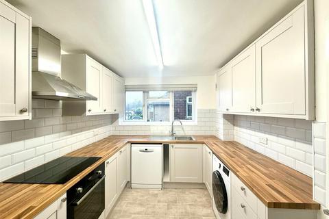 2 bedroom apartment to rent, Station Parade, Denham Green