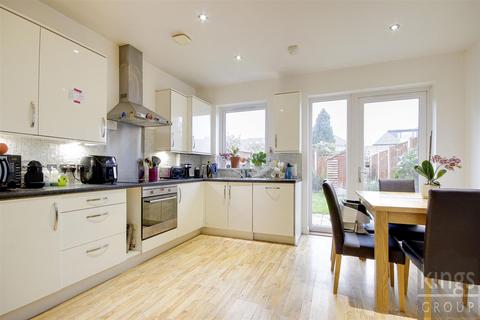 3 bedroom townhouse for sale, Canning Square, Enfield