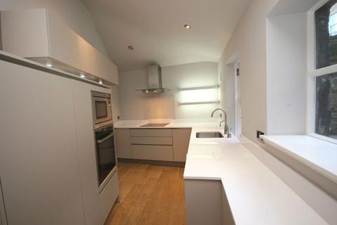 2 bedroom flat to rent, Manor Place