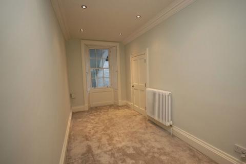 2 bedroom flat to rent, Manor Place