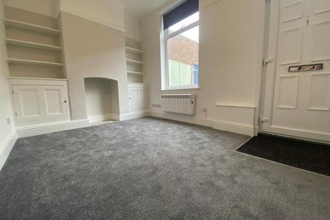 2 bedroom terraced house to rent, Herbert Street, Off Hull Road