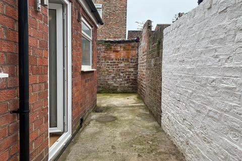 2 bedroom terraced house to rent, Herbert Street, Off Hull Road