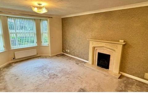 4 bedroom detached house to rent, Wood End Close, Skircoat Green, Halifax