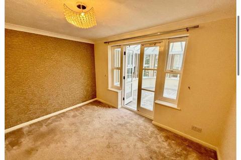 4 bedroom detached house to rent, Wood End Close, Skircoat Green, Halifax