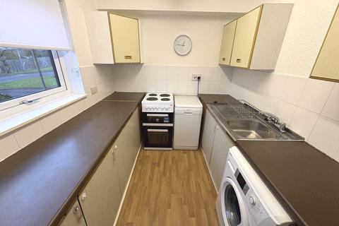 2 bedroom flat to rent, Fishescoates Gardens, Glasgow