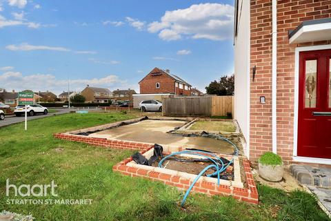 3 bedroom end of terrace house for sale, Blakeney Avenue, Swindon