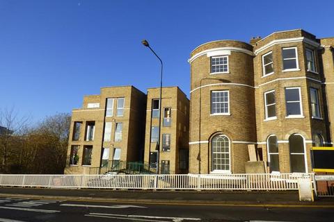 2 bedroom flat to rent, Flat 8 Lenworth House 4 Ashford Road, Maidstone, Kent, ME14