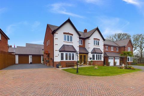 5 bedroom detached house for sale, Cornflower Close, Tamworth