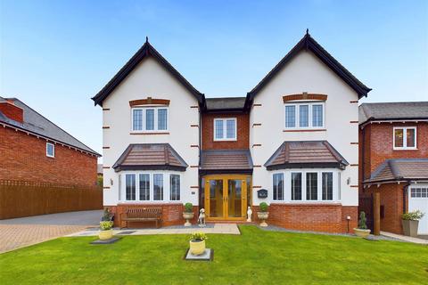 5 bedroom detached house for sale, Cornflower Close, Tamworth