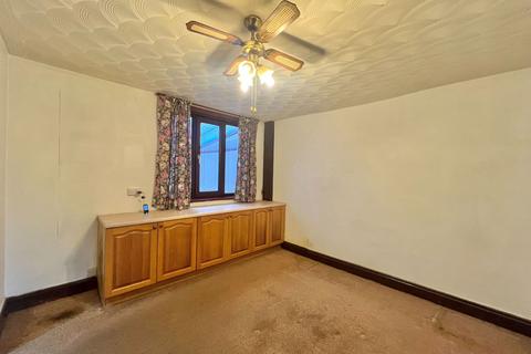 3 bedroom semi-detached house for sale, Racecommon Road, Barnsley, S70 6LX