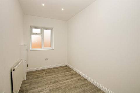 4 bedroom house to rent, Robin Lane, Hendon, NW4