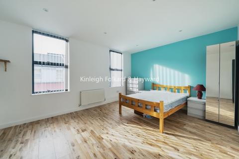 4 bedroom apartment to rent, Selkirk Road London SW17