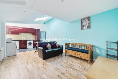 4 bedroom apartment to rent, Selkirk Road London SW17