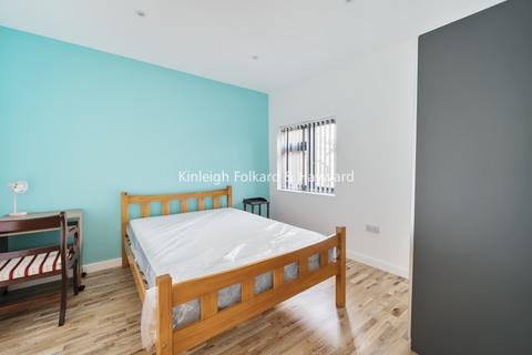 4 bedroom apartment to rent, Selkirk Road London SW17