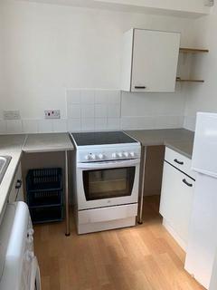 Studio to rent, Draycott Close, Cricklewood NW2