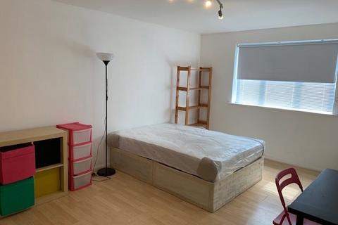 Studio to rent, Draycott Close, Cricklewood NW2