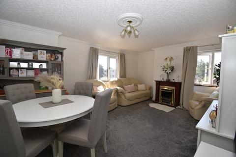 3 bedroom apartment to rent, Russell Terrace, Leamington Spa