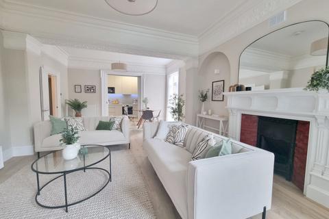 3 bedroom flat for sale, The Lodge, The Avenue, Chiswick, London, W4