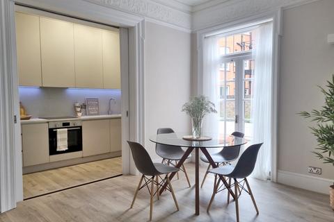 3 bedroom flat for sale, The Lodge, The Avenue, Chiswick, London, W4