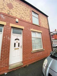 3 bedroom end of terrace house to rent, Chilworth Street, Rusholme, Manchester