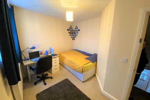 3 bedroom end of terrace house to rent, Chilworth Street, Rusholme, Manchester