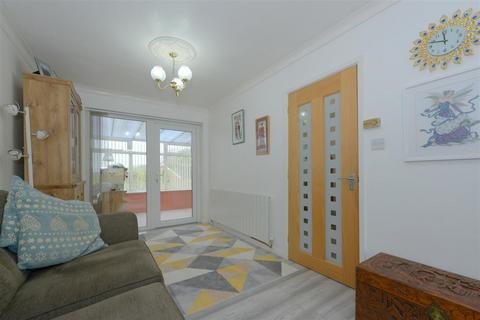 3 bedroom semi-detached house for sale, Sutton Road, Sutton Farm, Shrewsbury