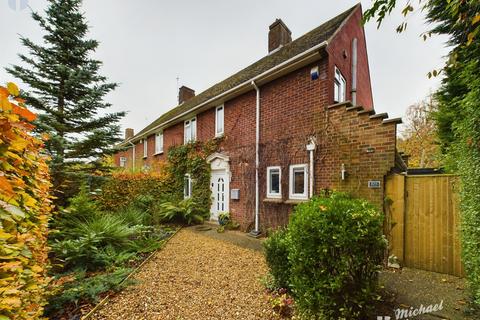 3 bedroom semi-detached house for sale, Thame Road, Aylesbury, Buckinghamshire