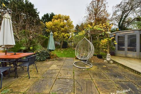 3 bedroom semi-detached house for sale, Thame Road, Aylesbury, Buckinghamshire