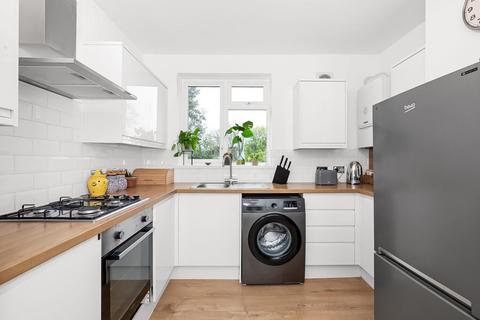 11b Cranfield Road, London, SE4 1TN