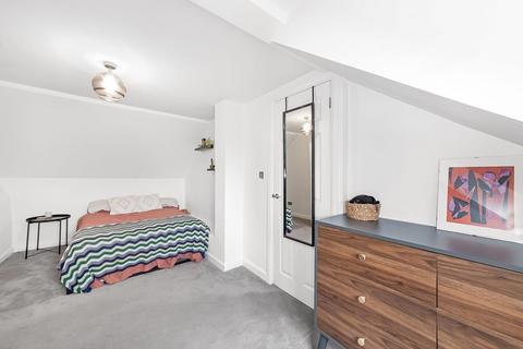 11b Cranfield Road, London, SE4 1TN
