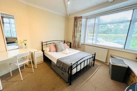 1 bedroom in a house share to rent, Falling Lane, West Drayton UB7