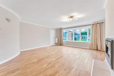 4 bedroom detached house to rent, Angus Close, Leicester LE7