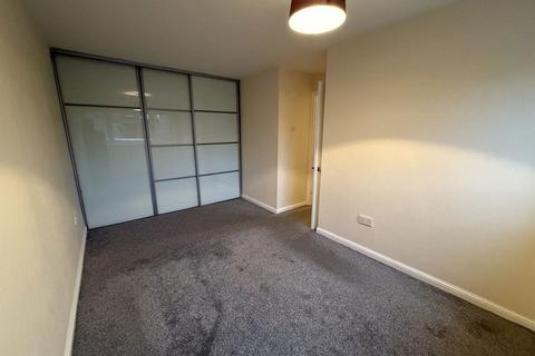 3 bedroom terraced house to rent, Epsom Walk, Corby