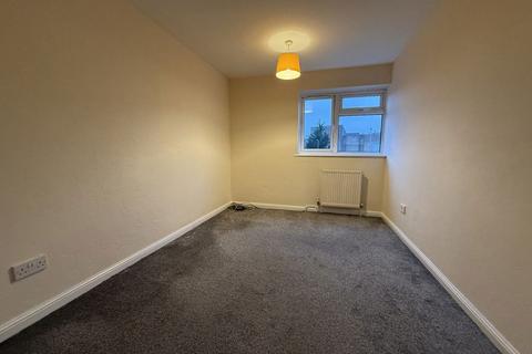 3 bedroom terraced house to rent, Epsom Walk, Corby