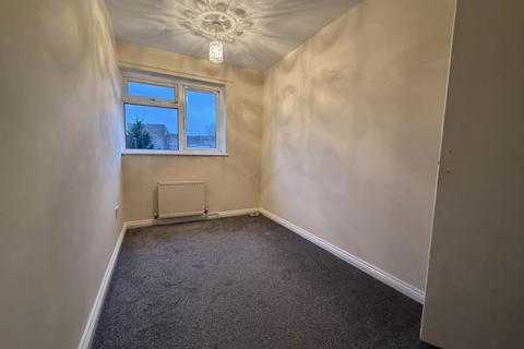 3 bedroom terraced house to rent, Epsom Walk, Corby