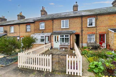 2 bedroom terraced house to rent, Highbury Terrace, Halstead