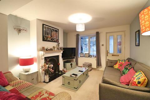 2 bedroom terraced house to rent, Highbury Terrace, Halstead