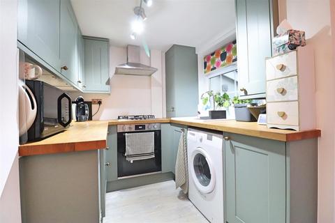 2 bedroom terraced house to rent, Highbury Terrace, Halstead