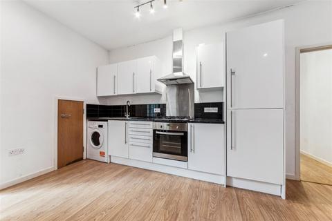 3 bedroom flat to rent, Rushcroft Road, SW2