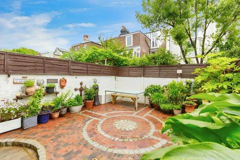 6 bedroom house to rent, Cissbury Road, Hove