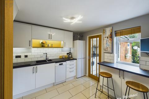 2 bedroom semi-detached house to rent, Berryfield Road, Aylesbury