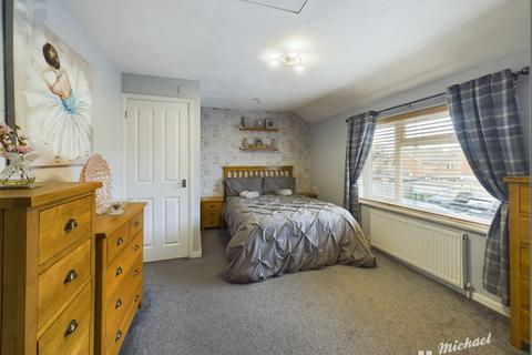 2 bedroom semi-detached house to rent, Berryfield Road, Aylesbury