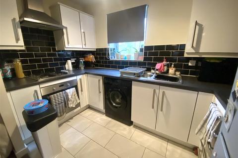 2 bedroom flat for sale, Ferridays Fields, Woodside, Telford