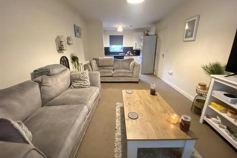 2 bedroom flat for sale, Ferridays Fields, Woodside, Telford